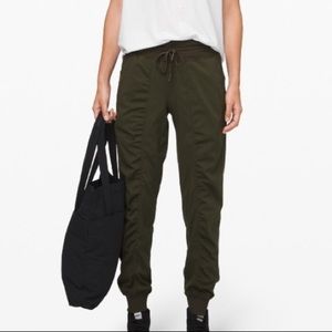 Lululemon Dance Studio Joggers size 6